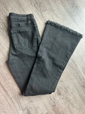 Black Women's Frayed Hem Jeans